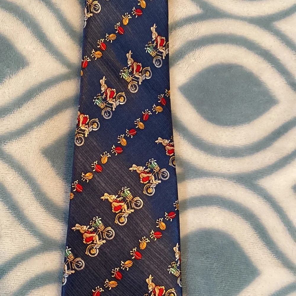 Easter Bunny 100% silk child’s neck tie w snap on collar; 14” Long base; EUC